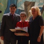 Томица Симић - вд директора ОШ у Деспотовцу, Милош Бранковић, ђак генерације и Миљана Павковић разредни старешина