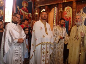Владика др Игнатије Мидић са свештенством