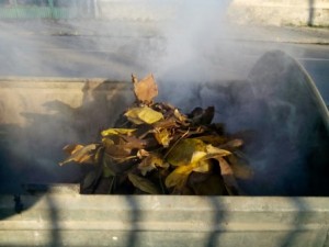 изгореле заштитне гуме, нема поклопца, а близини паркирани и аутомобили