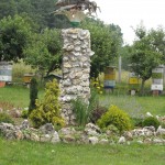 Споменик пчели у Ђуринцу код Свилајнца